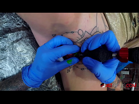 ❤️ Sully Savage oo aad u tattooed ayaa Kintirkeeda ku sawirtay tattoo ️ anaga ﹏
